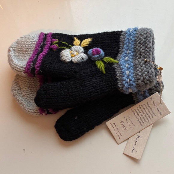 Women’s Arctic Mittens by Many Hands, made in Nepal.  Great gift 🎁 idea! - Picture 3 of 6